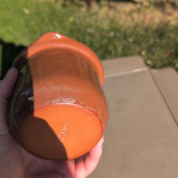 Vintage Small Round Weller Crock With Lid And Vent Hole Rusty Brown Color - Picture 5 of 6